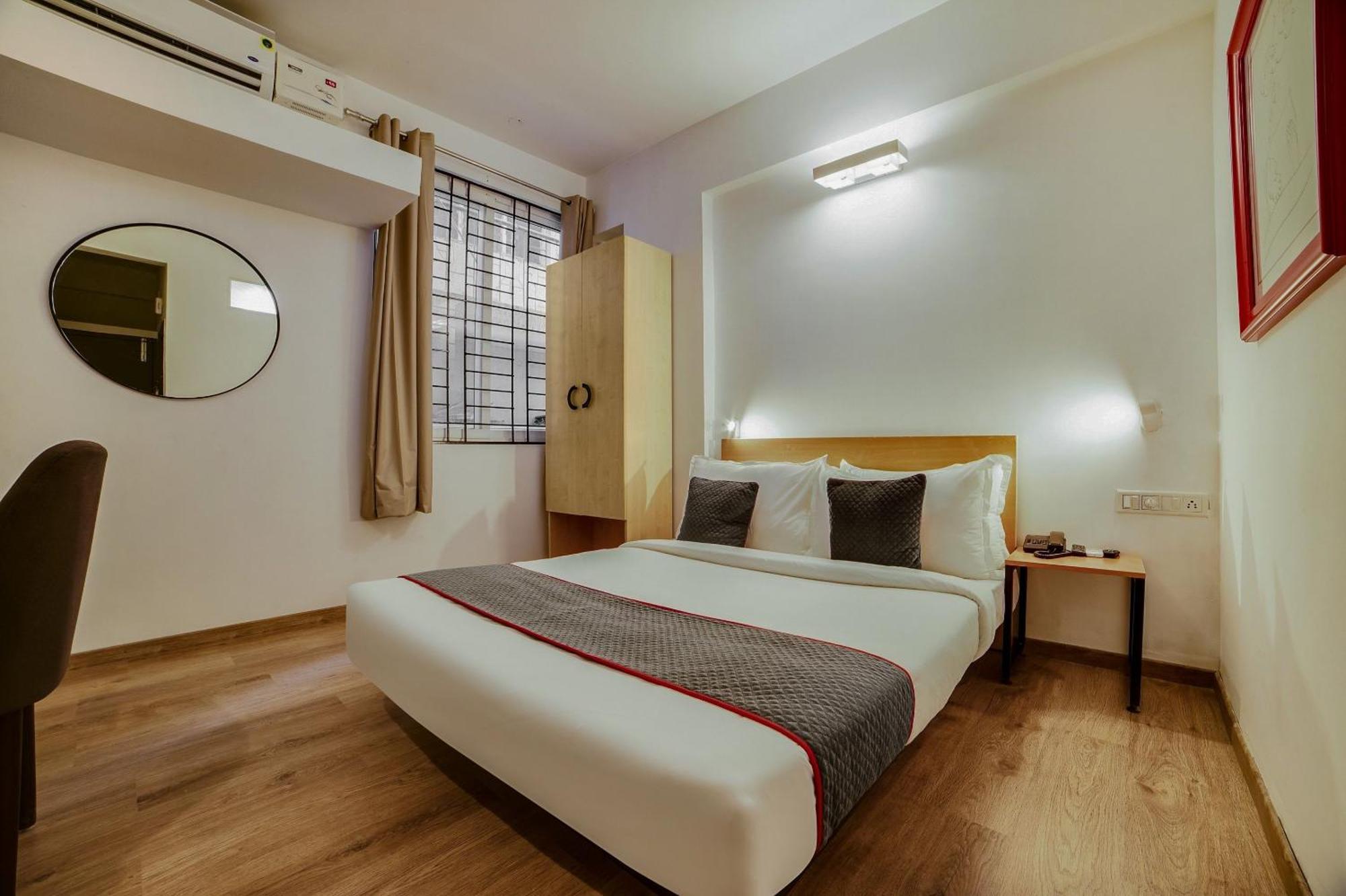 Townhouse Sarvar Hospitality Near Ascendas Park Square Mall Bangalore Exterior foto