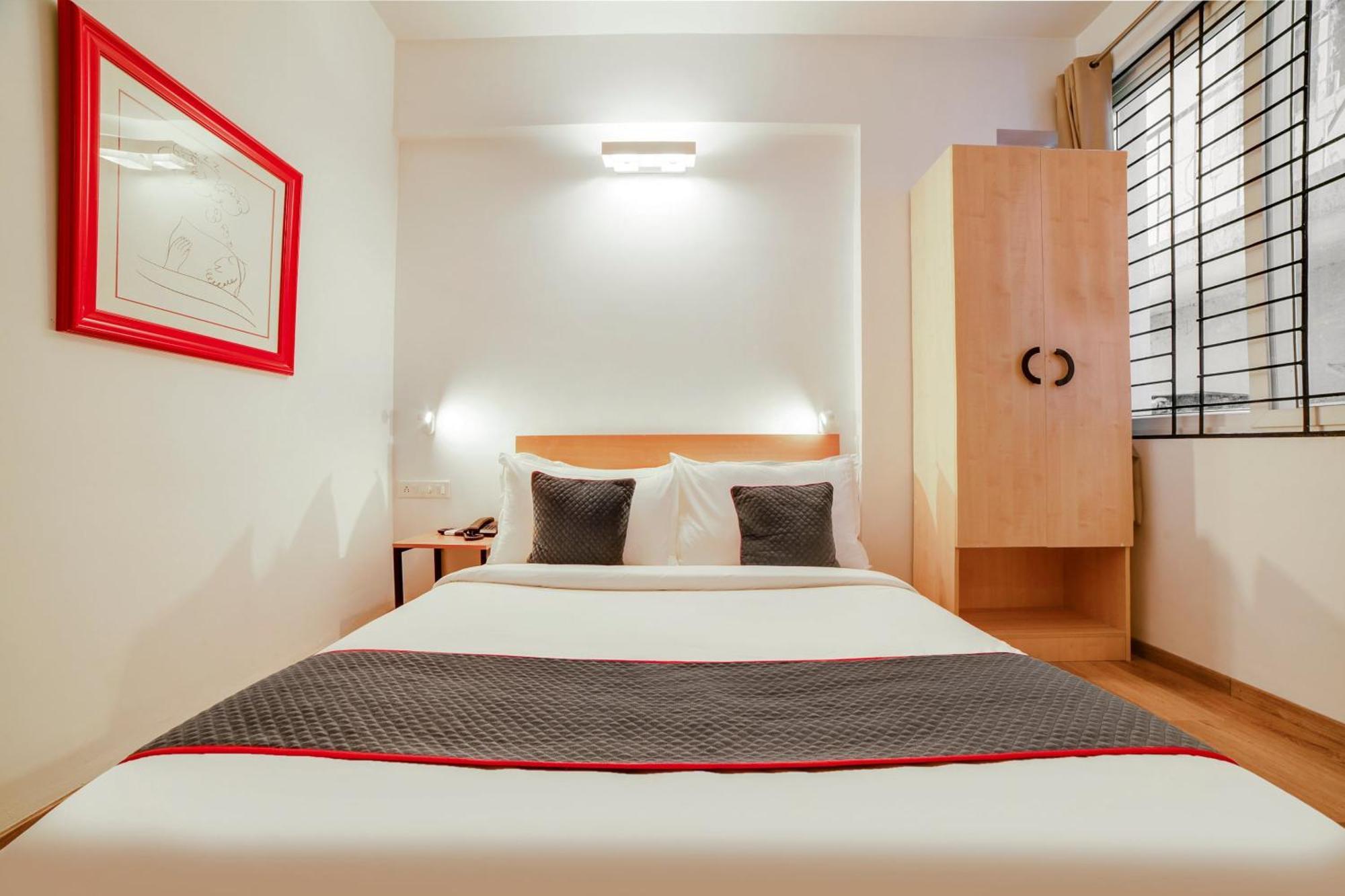 Townhouse Sarvar Hospitality Near Ascendas Park Square Mall Bangalore Exterior foto
