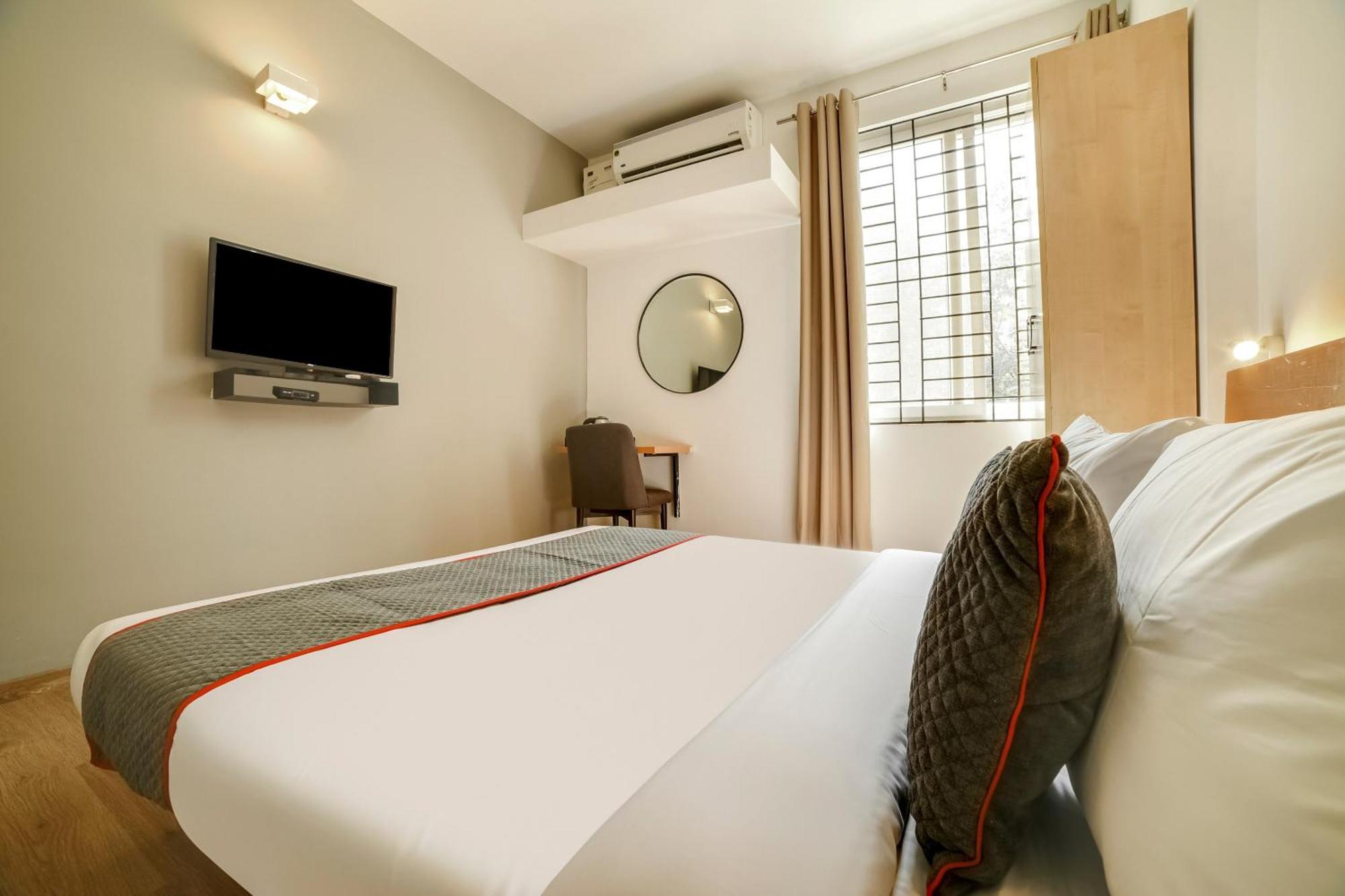 Townhouse Sarvar Hospitality Near Ascendas Park Square Mall Bangalore Exterior foto