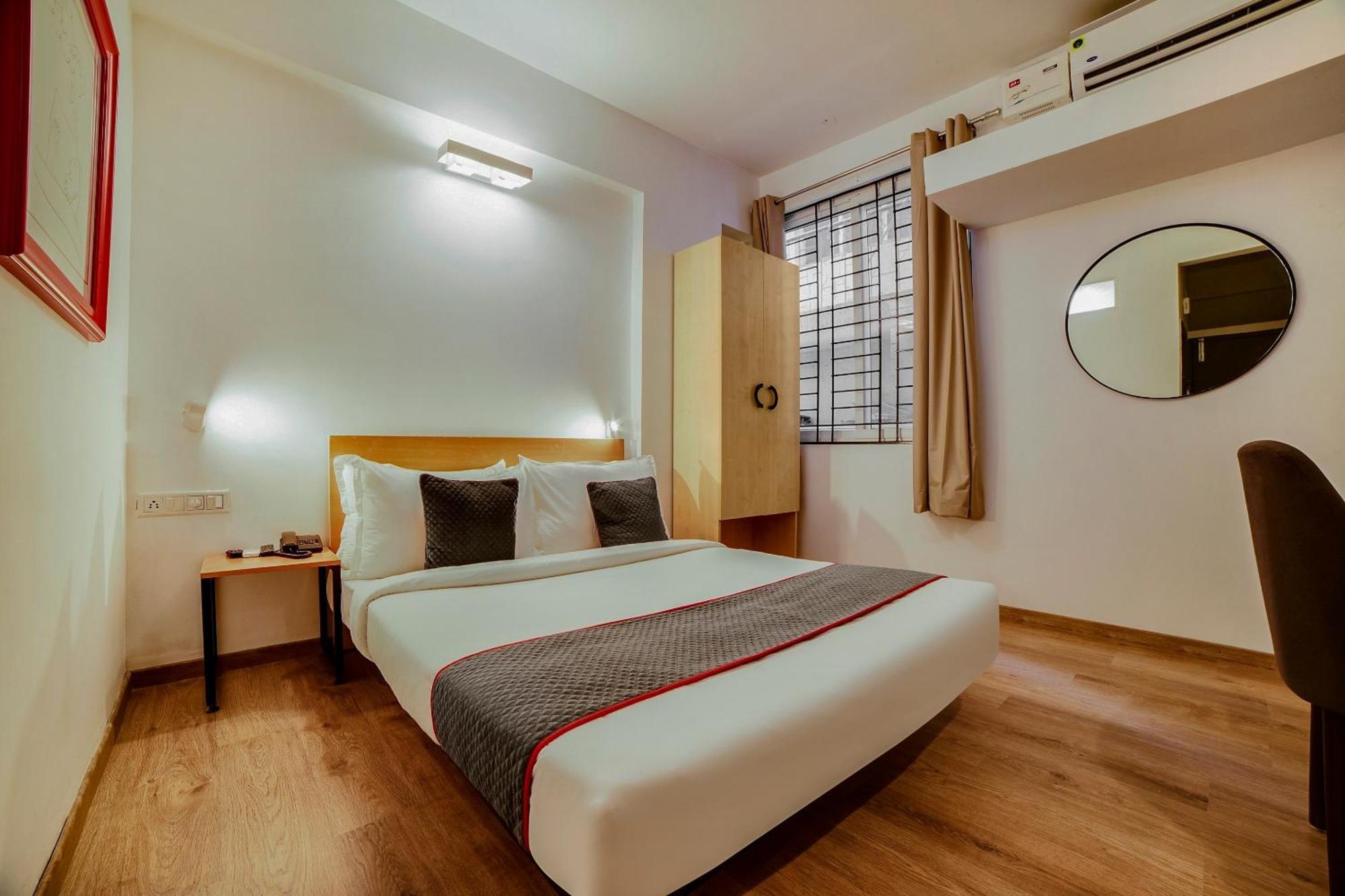 Townhouse Sarvar Hospitality Near Ascendas Park Square Mall Bangalore Exterior foto